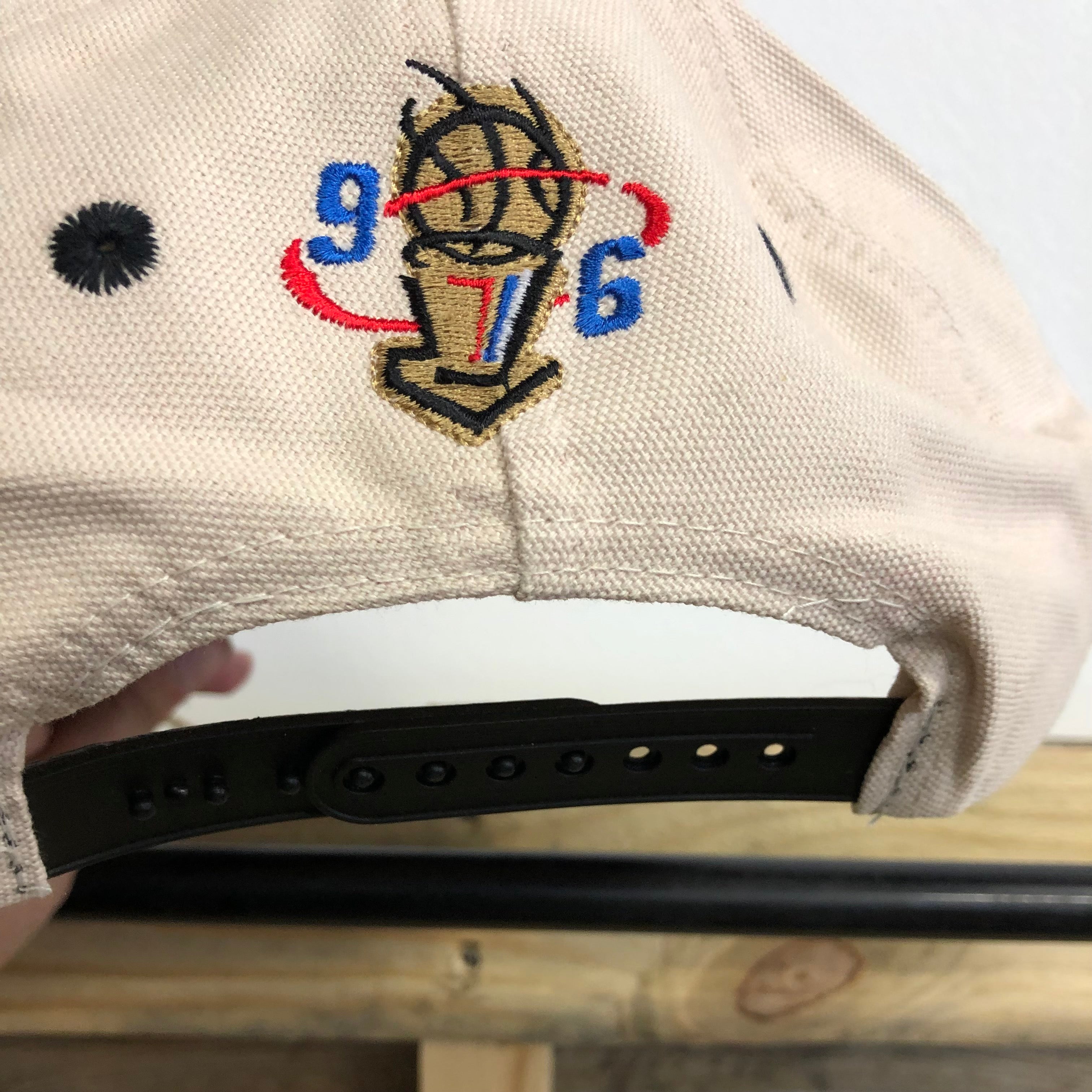 Vintage 1996 Chicago Bulls NBA Champions White NBA Logo 7 Athletic Snapback  Hat